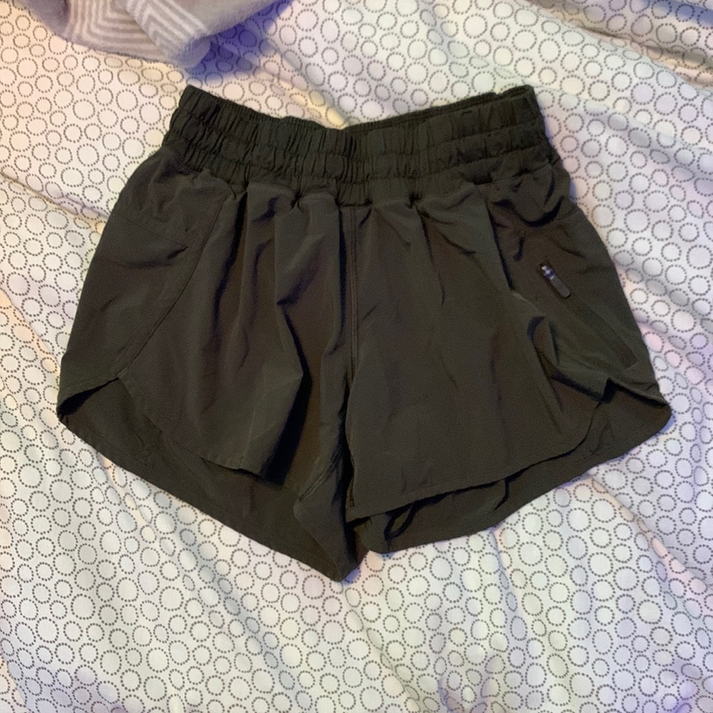 Lululemon tracker shorts 4”